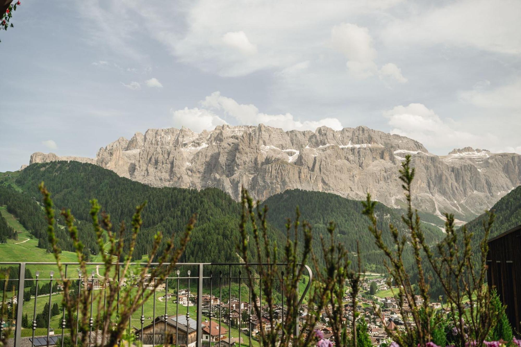 Hotel Daniel Apartments Selva di Val Gardena Exterior photo